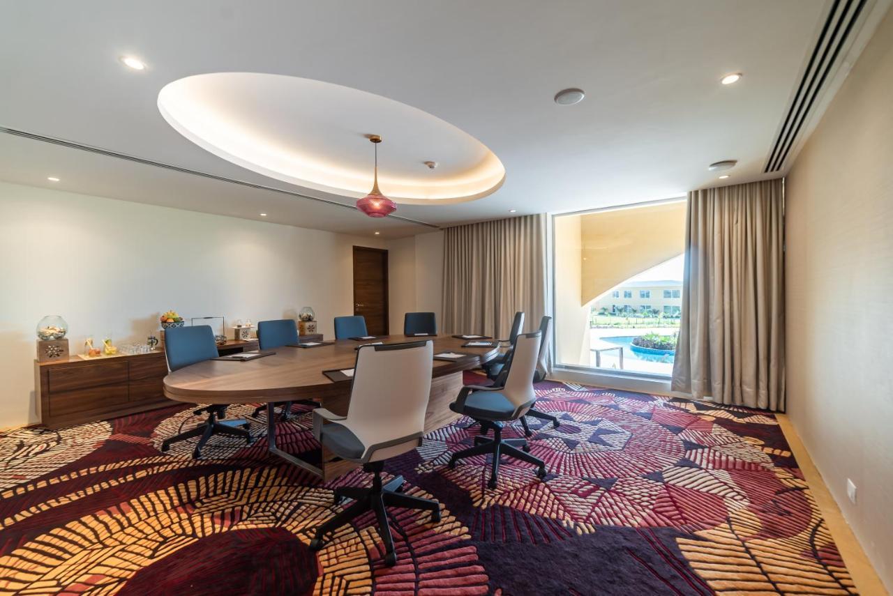 Hawthorn Suites By Wyndham Dwarka Экстерьер фото