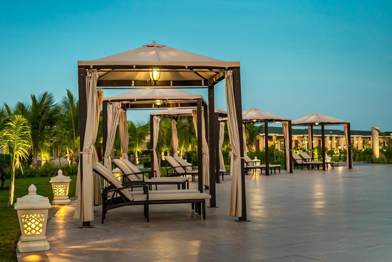 Hawthorn Suites By Wyndham Dwarka Экстерьер фото