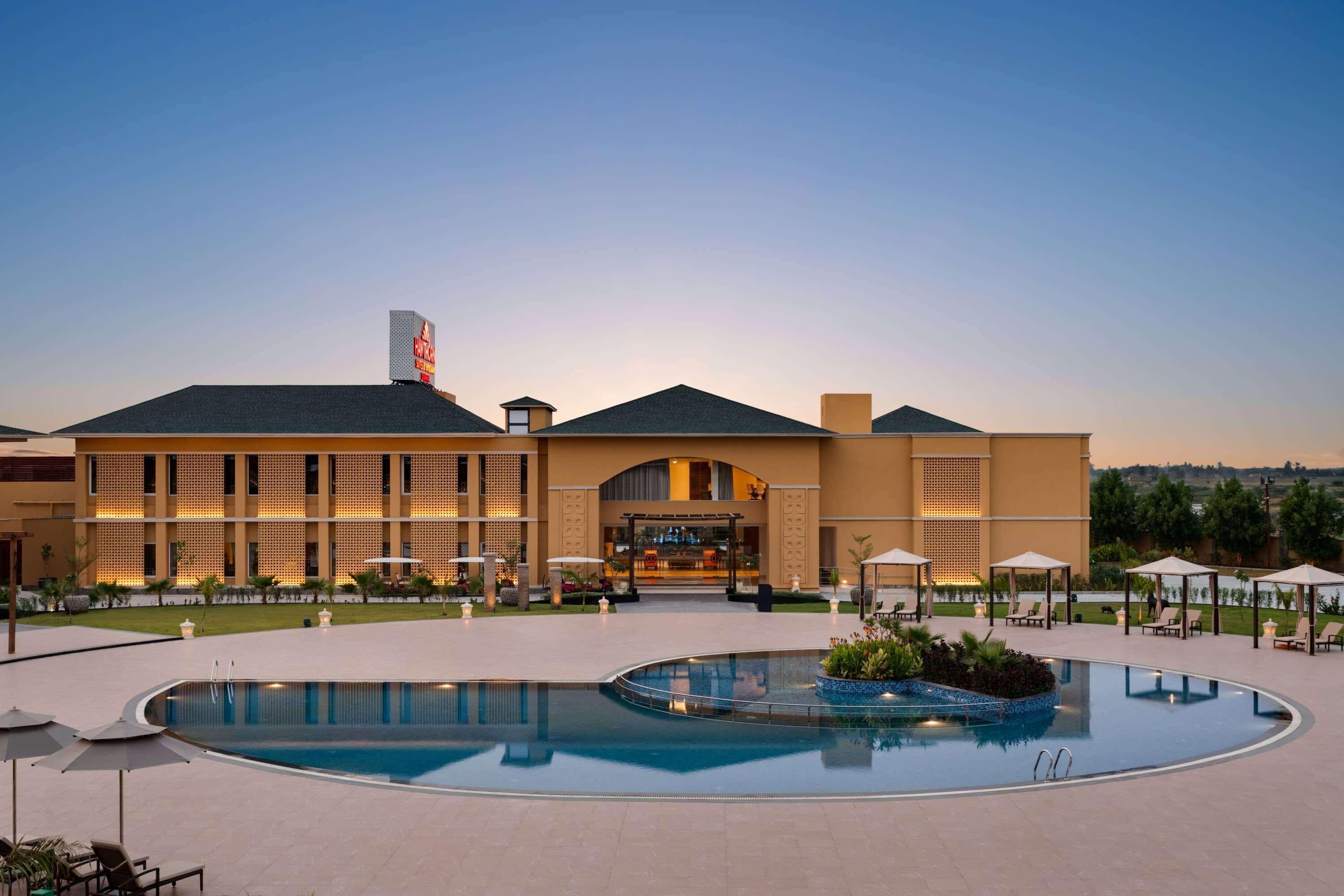 Hawthorn Suites By Wyndham Dwarka Экстерьер фото