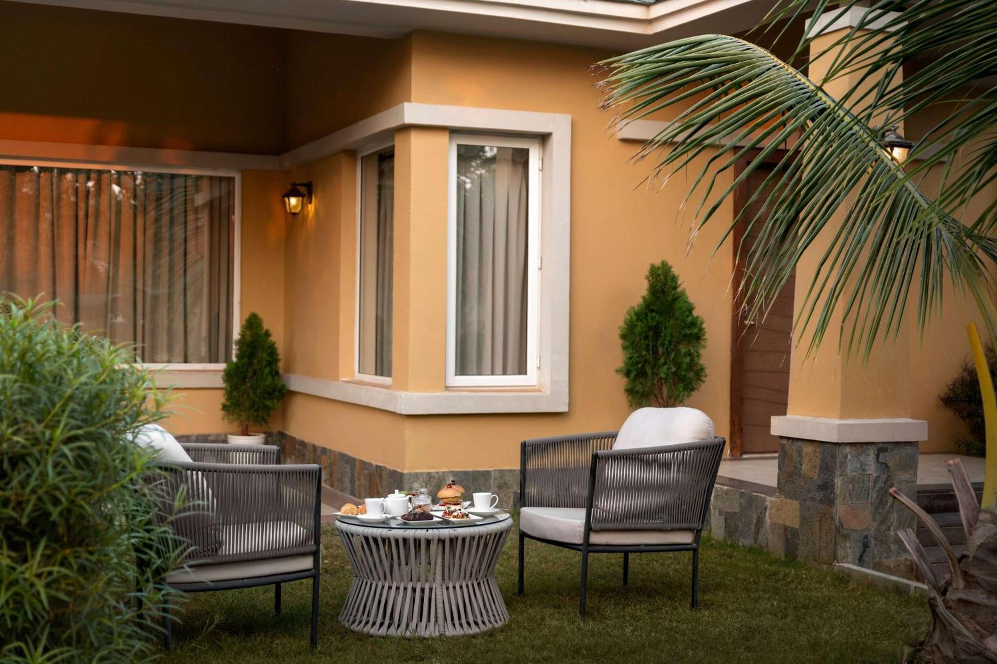 Hawthorn Suites By Wyndham Dwarka Экстерьер фото