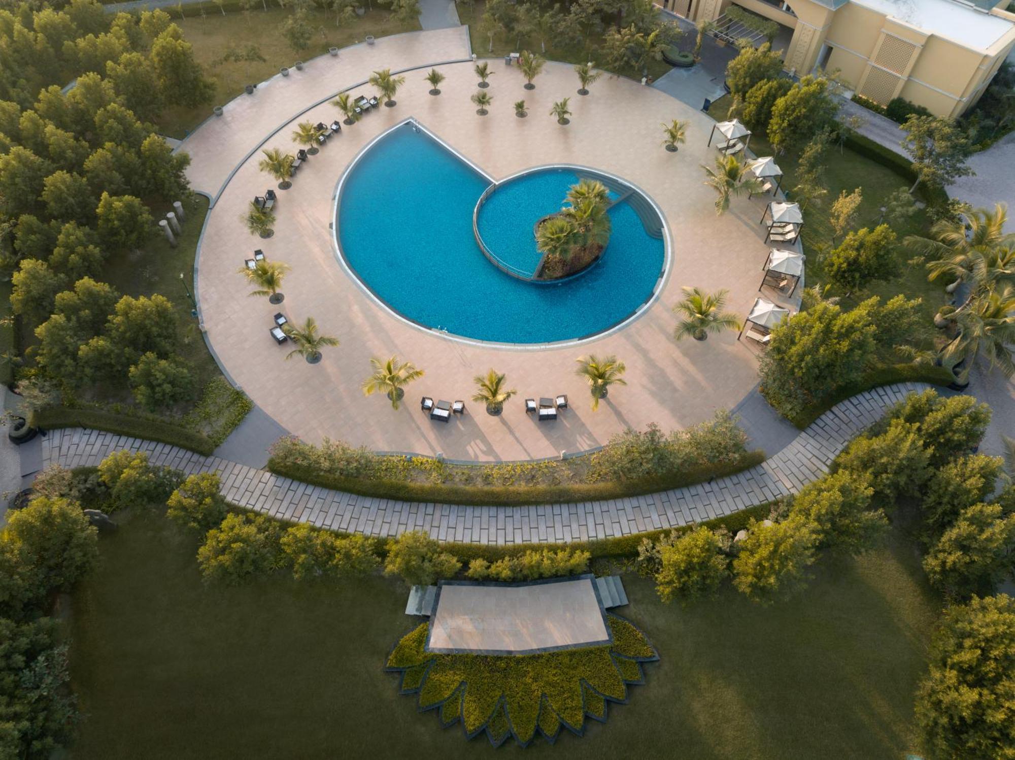 Hawthorn Suites By Wyndham Dwarka Экстерьер фото